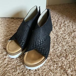 Diba true wedge sandals size 8